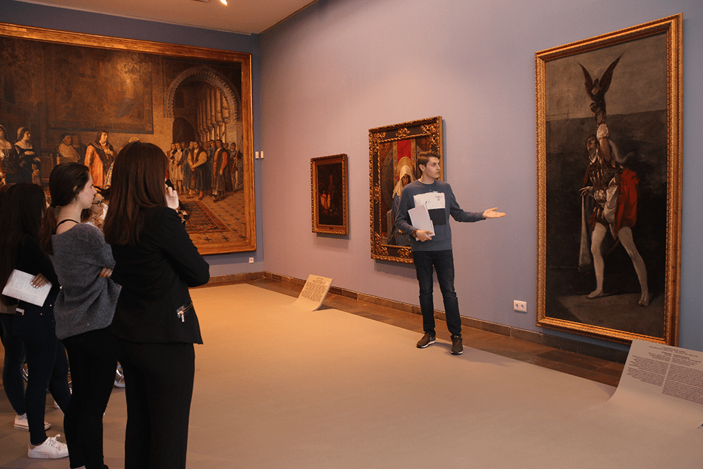 GUÍA DE MUSEO Y VENDEDOR