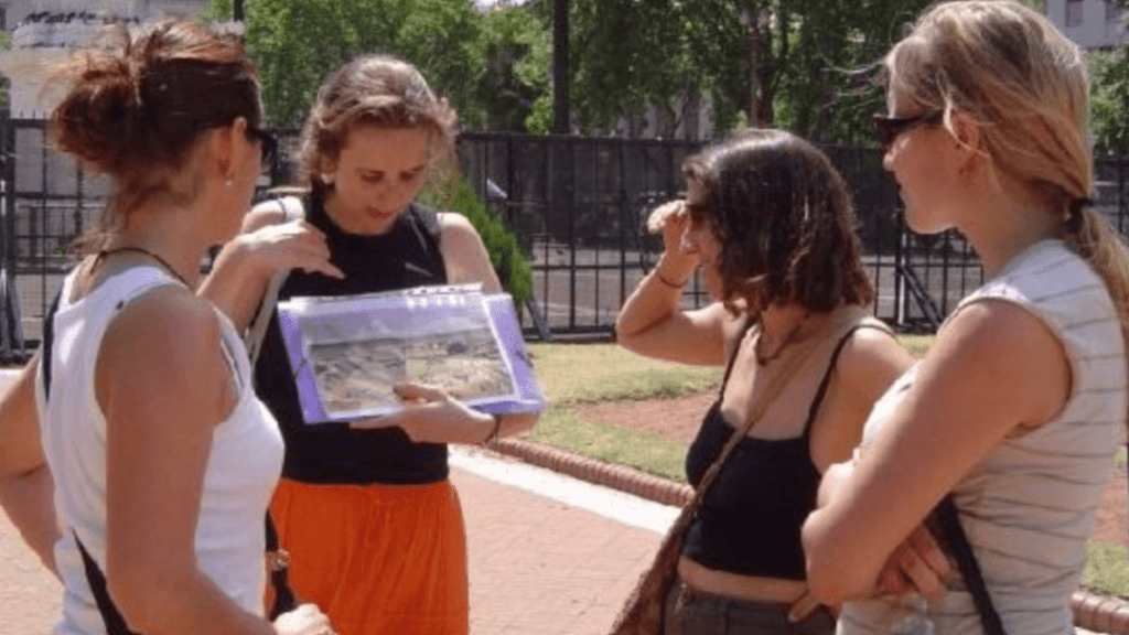 GUIA ACOMPAÑANTE TURÍSTICO CON CHINO
