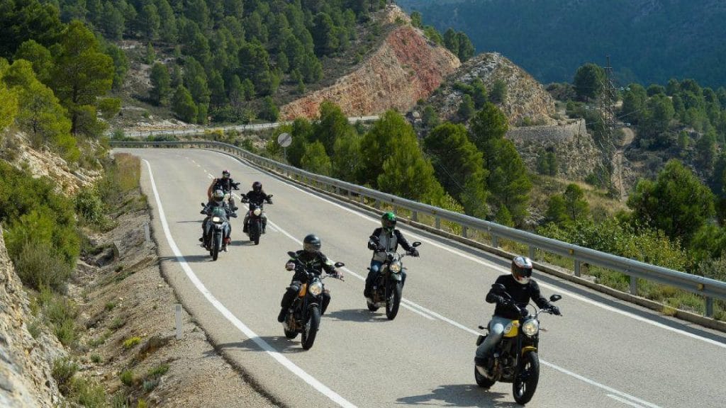 Rutas para viajar en moto por España