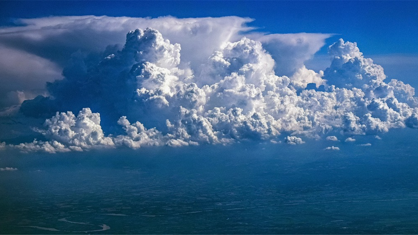 Nubes de tormenta vistas desde un avión