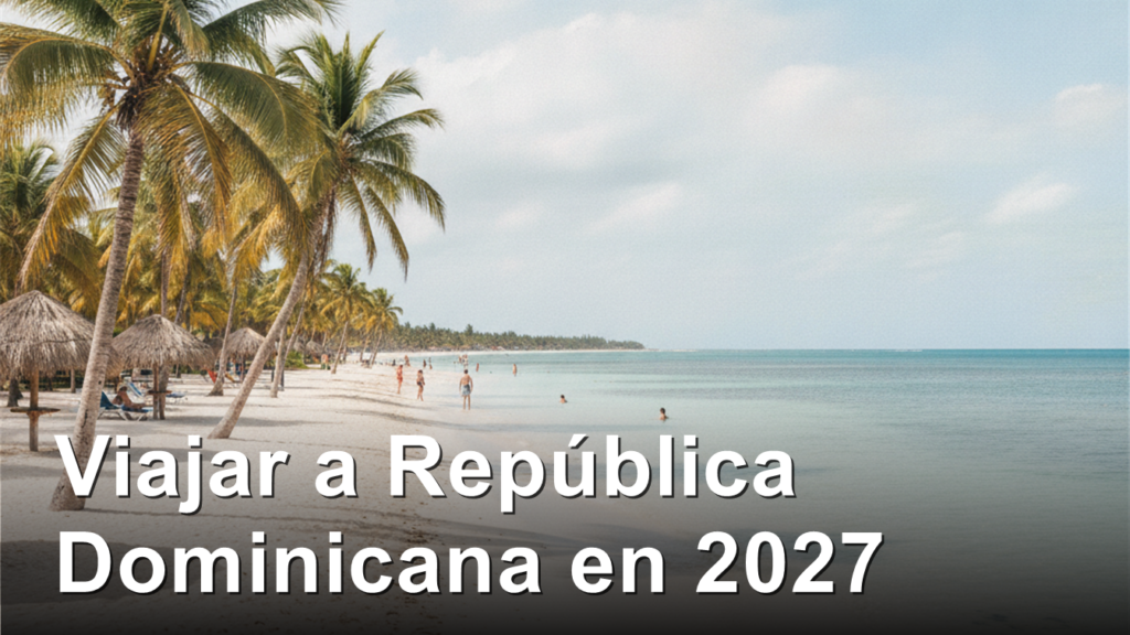 Playa de arena blanca con palmeras y agua turquesa en Punta Cana